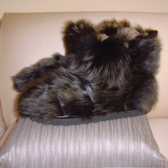 Stuart Weitzman Fur Ankle Boots NWOT - Size 9 - Picture 4 of 14